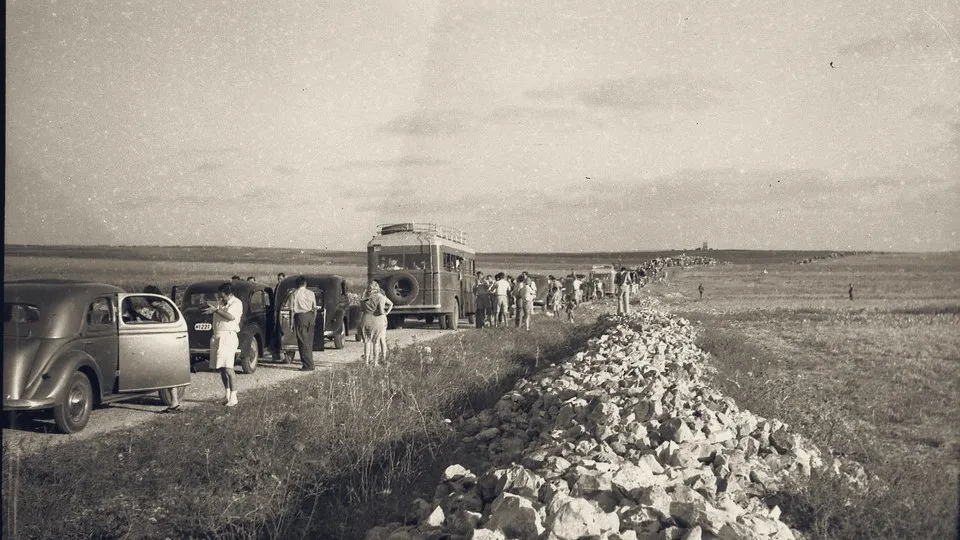 The opening of the Road of Valour, December 1948.