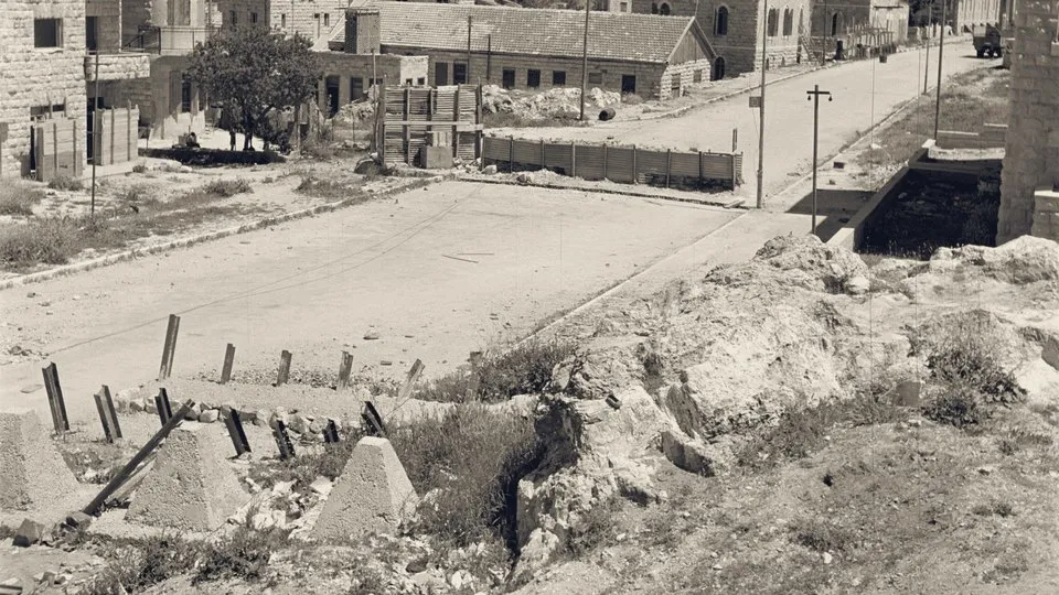 Tank traps and roadblocks on Shmuel HaNavi Street, on the line between Israeli- and Jordanian-held Jerusalem, 1948-49.